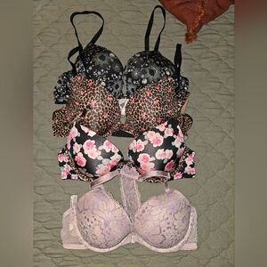 4 Victoria's Secret 38B Pushup Bras